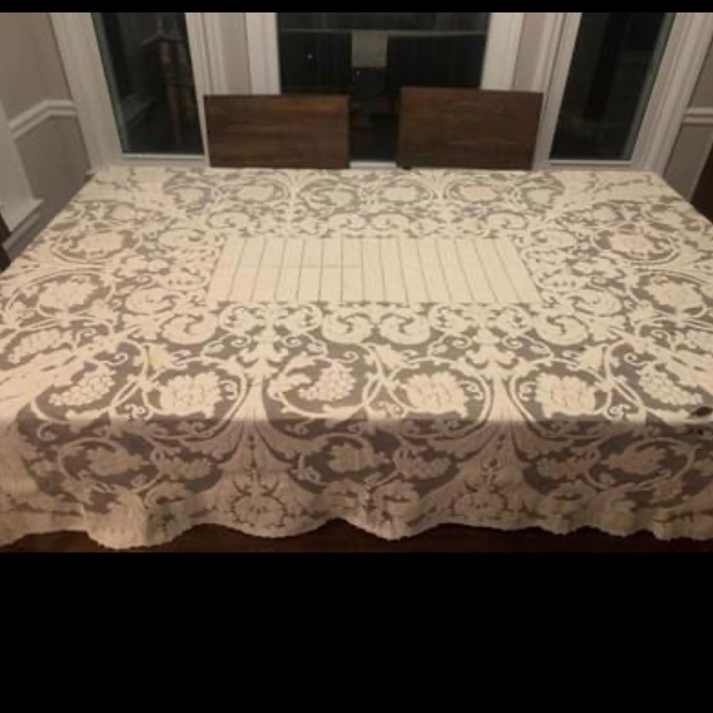 Antique Quaker Tablecloth 🍸